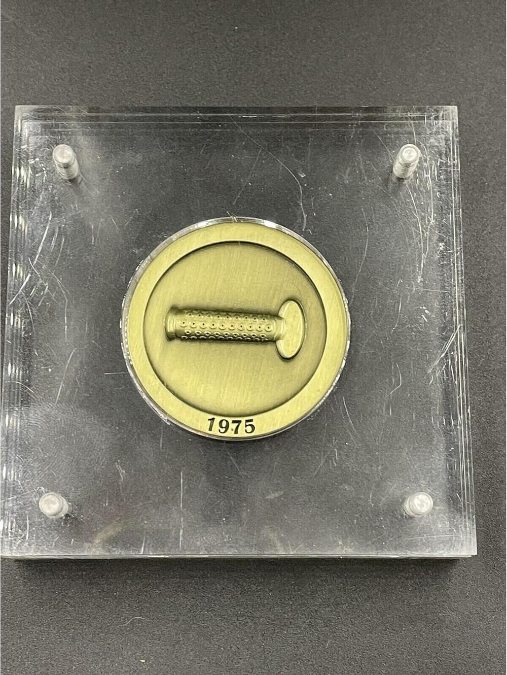 Oakley 5 Coin Gold RARE - Picture 2 of 2